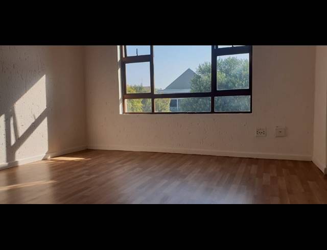 2 BEDROOM APARTMENT TO LET IN LONEHILL
